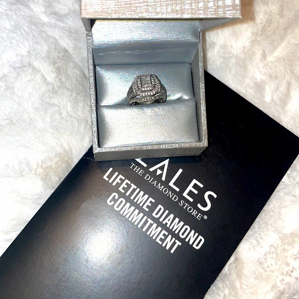 SOLD ON ANOTHER APP ZALES ENGAGEMENT RING